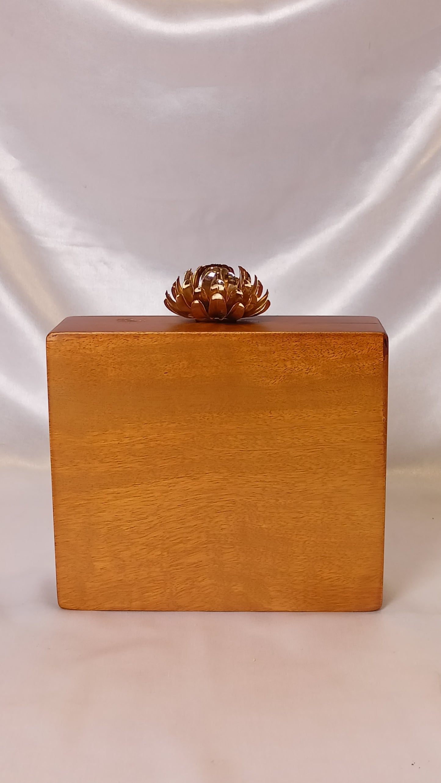 BLACK SQUARE WOODEN CLUTCH