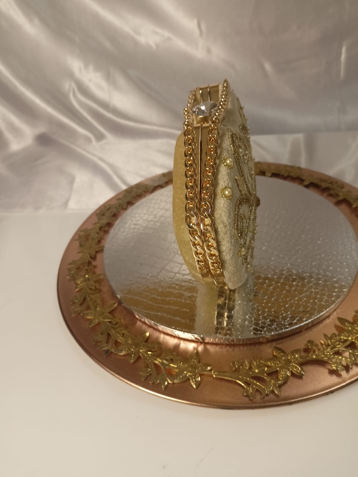 GOLDEN DFRAME CLUTCH
