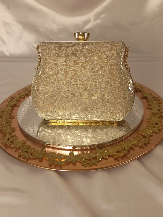 GOLDEN CLUTCH WITH CHAIN