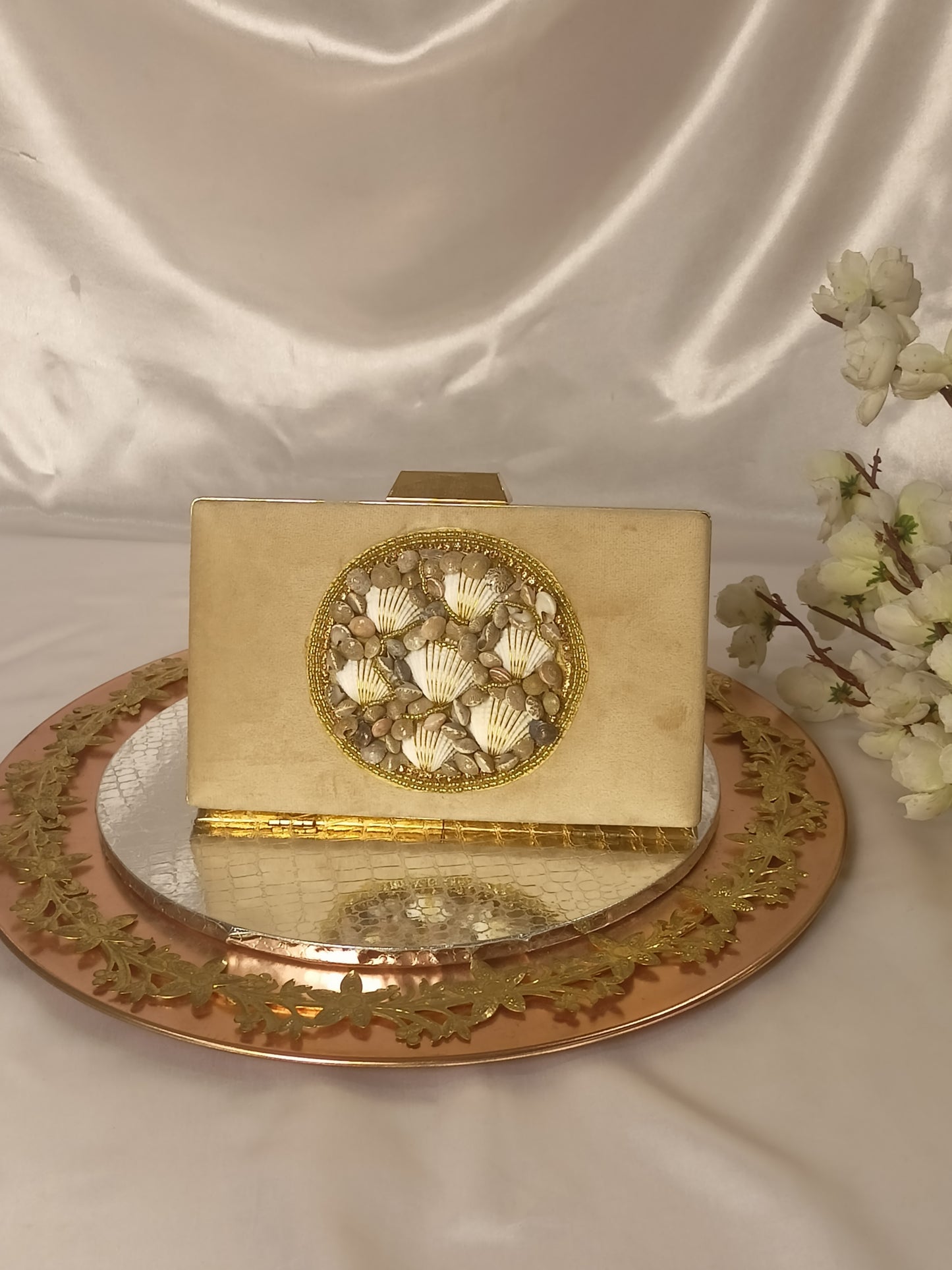 CREAM VELVET SHELL WORK CLUTCH