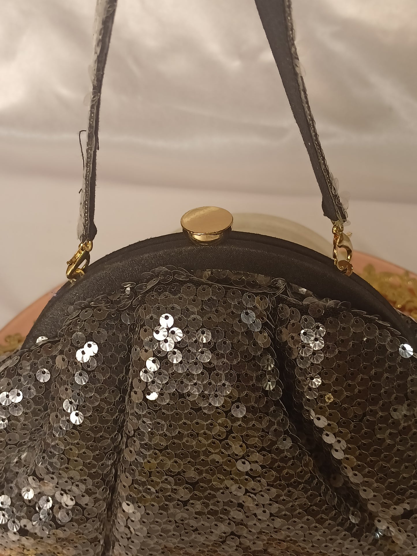 BLACK SEQUENCE BATUA CLUTCH
