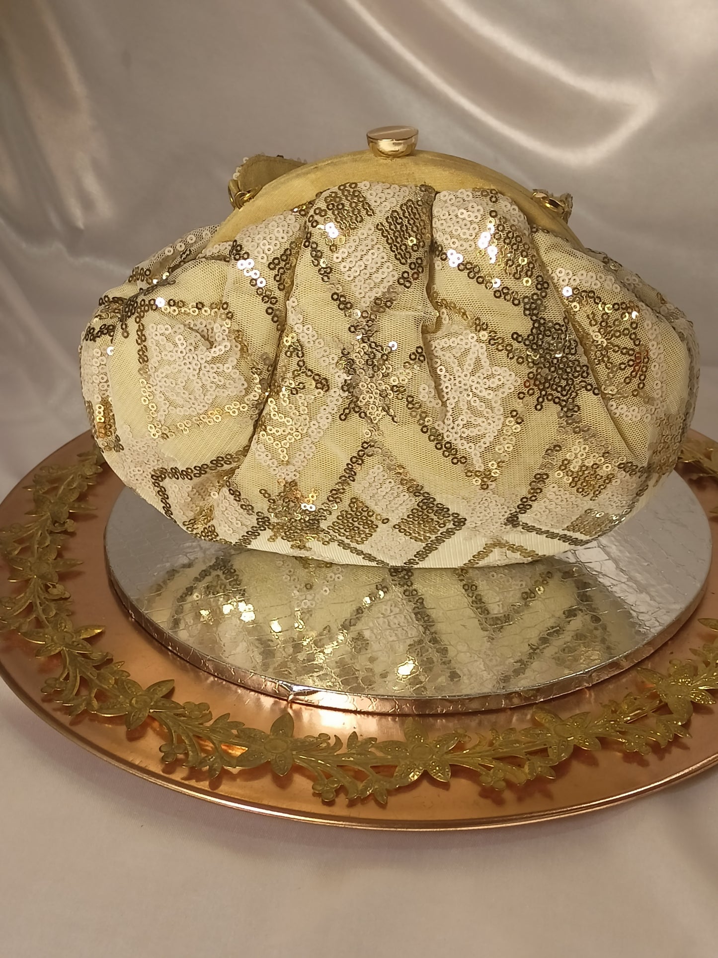 CREAM GOLDEN BATUA CLUTCH