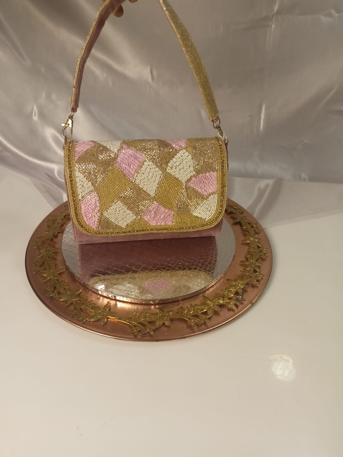 ROSE GULD SEQUENCE WORK FLAP CLUTCH