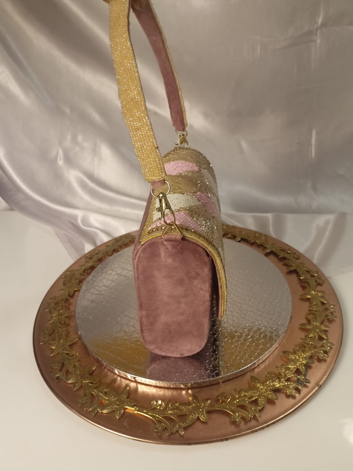 ROSE GULD SEQUENCE WORK FLAP CLUTCH
