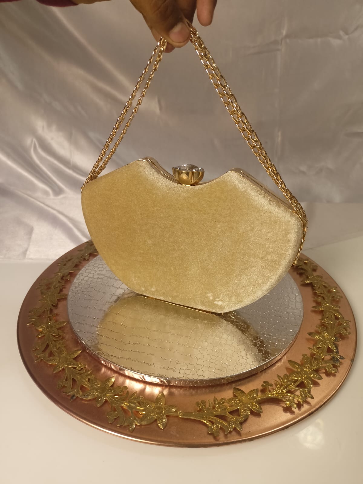 GOLDEN DFRAME CLUTCH