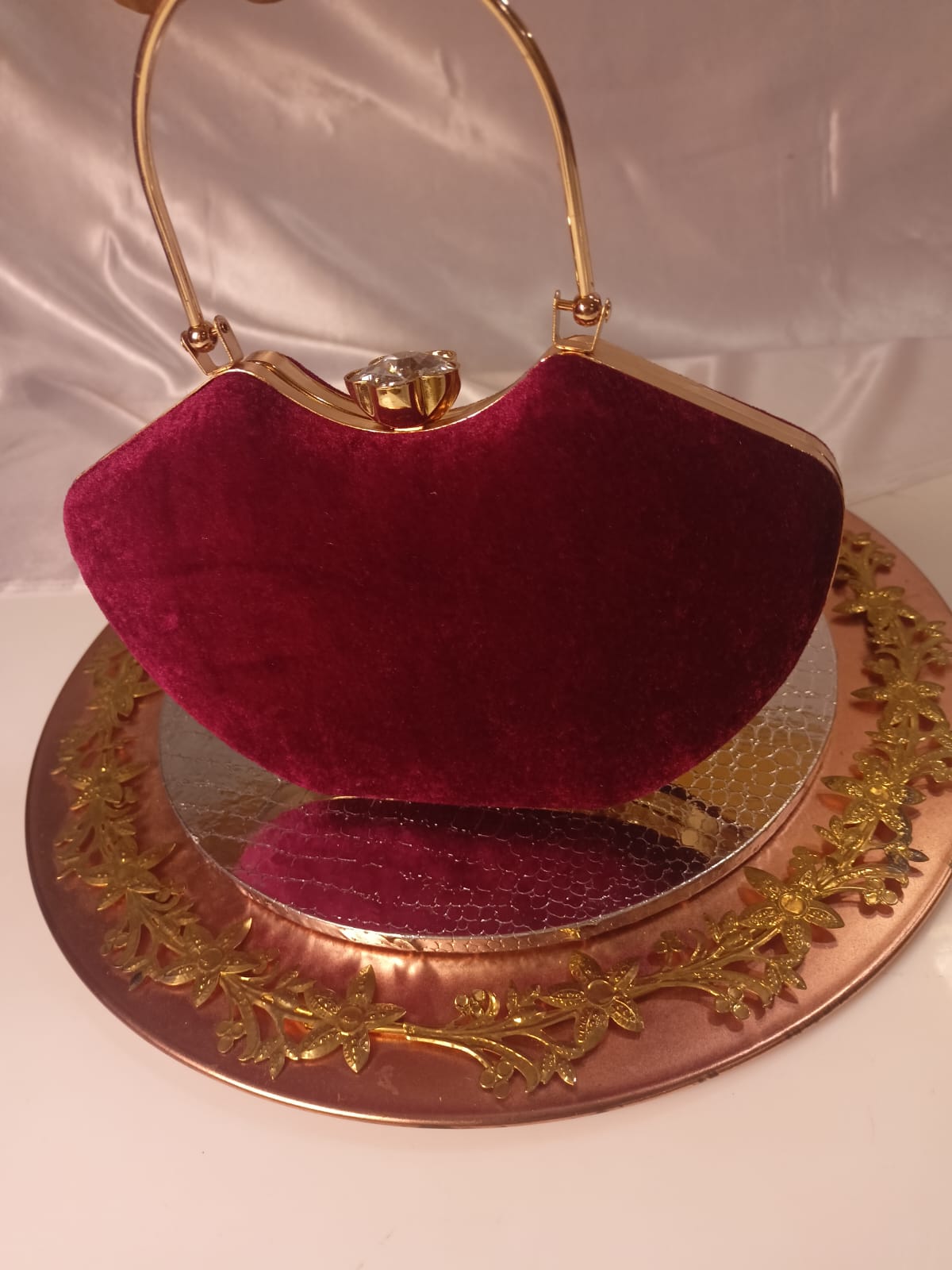 MAROON GOLDEN  D FRAME CLUTCH